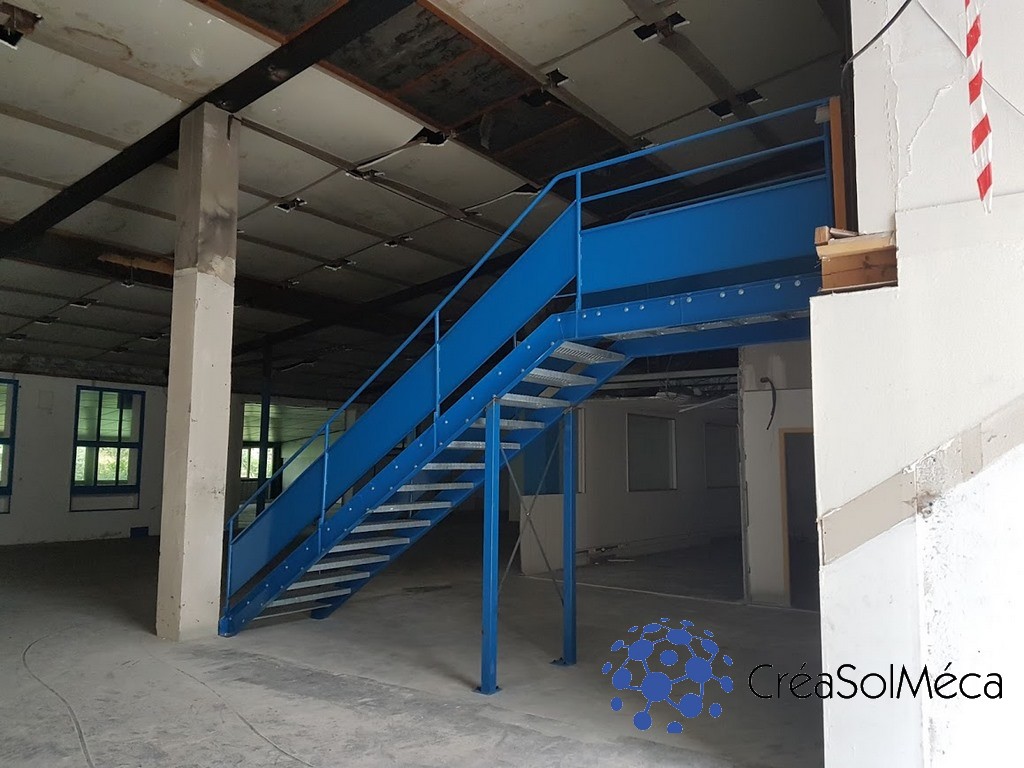 réalisation et pose d'un escalier industriel dans le cadre d'une rénovation de bâtiment