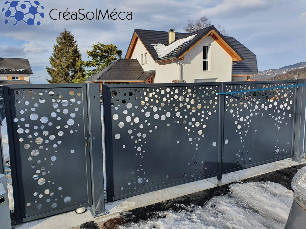 portail sur mesures avec décoration personnalisée